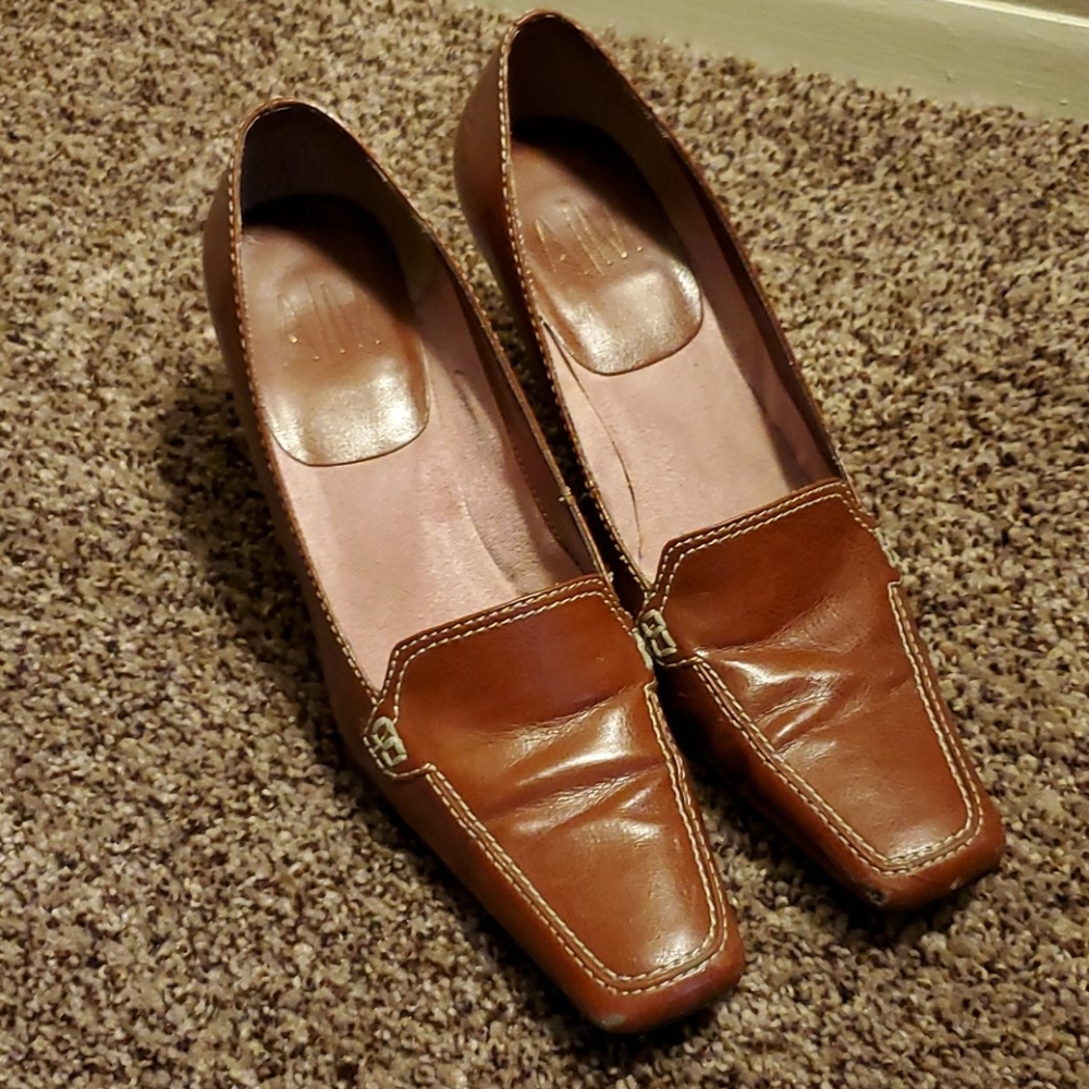 Brown wedge dress shoes